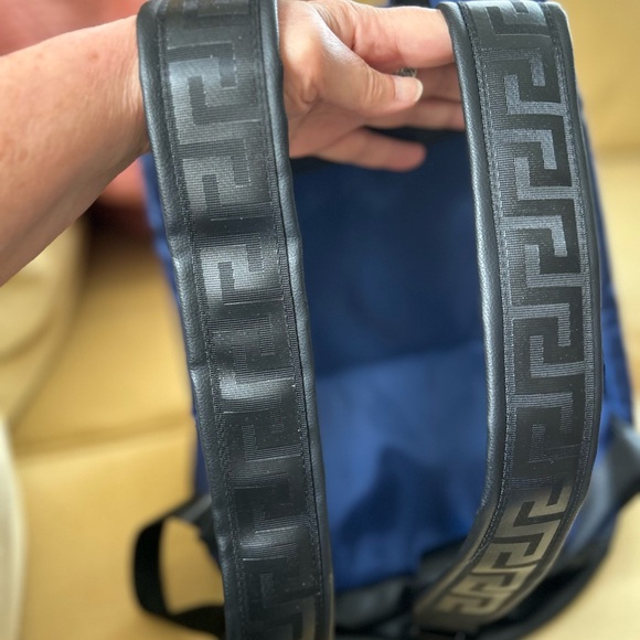 Versace Parfums bucket bag with shoulder straps. Blue with leather trim. - Picture 7 of 11